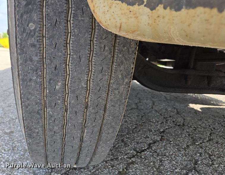 image for item EC4223 2011 Freightliner M2 flatbed truck