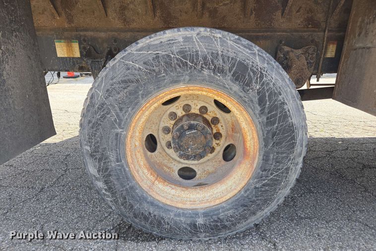 image for item EC4223 2011 Freightliner M2 flatbed truck