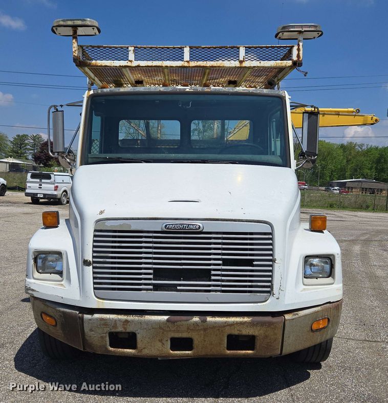 image for item EC4224 2002 Freightliner FL60 flatbed truck