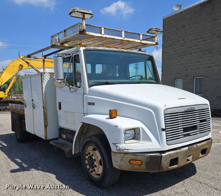 image for item EC4224 2002 Freightliner FL60 flatbed truck