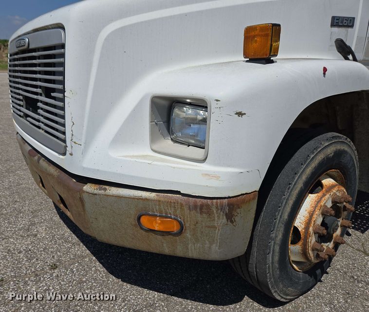 image for item EC4224 2002 Freightliner FL60 flatbed truck
