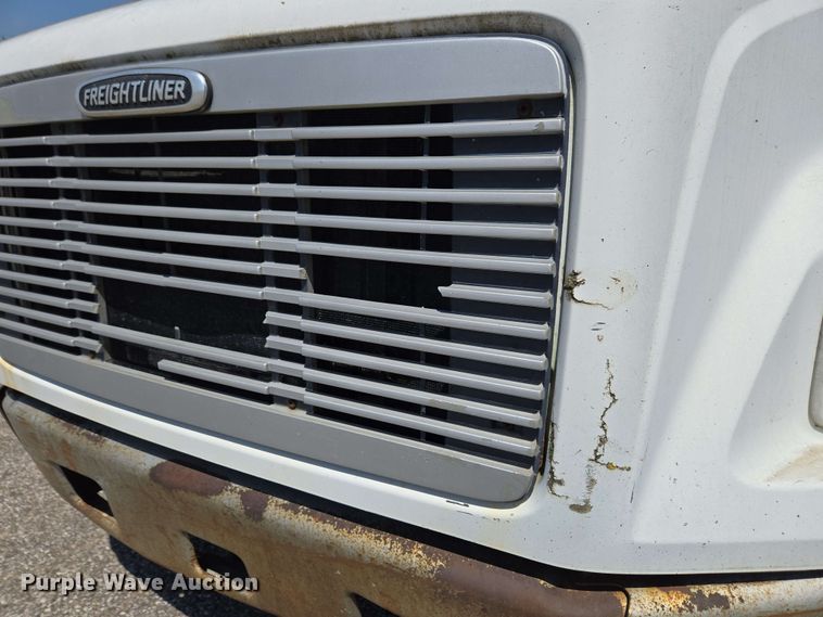 image for item EC4224 2002 Freightliner FL60 flatbed truck