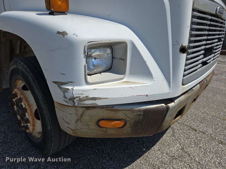 image for item EC4224 2002 Freightliner FL60 flatbed truck