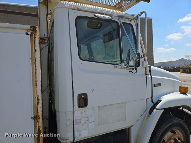image for item EC4224 2002 Freightliner FL60 flatbed truck