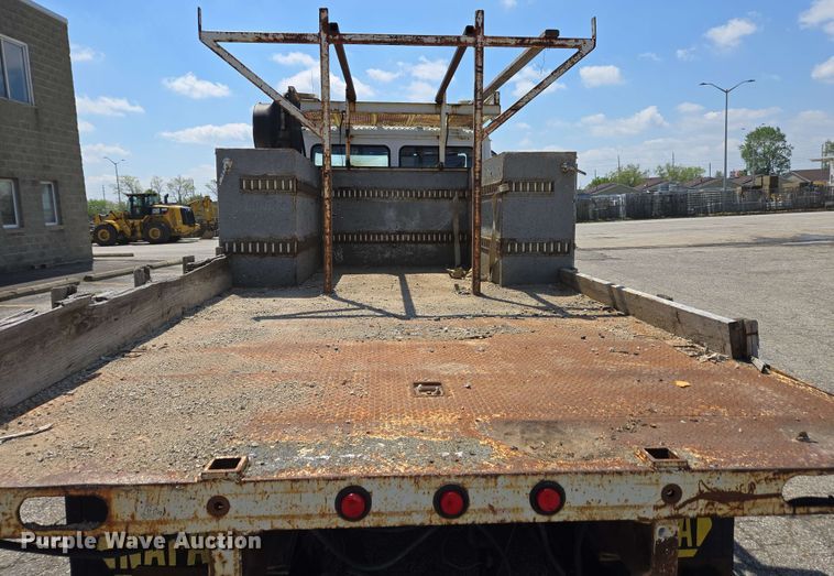image for item EC4224 2002 Freightliner FL60 flatbed truck