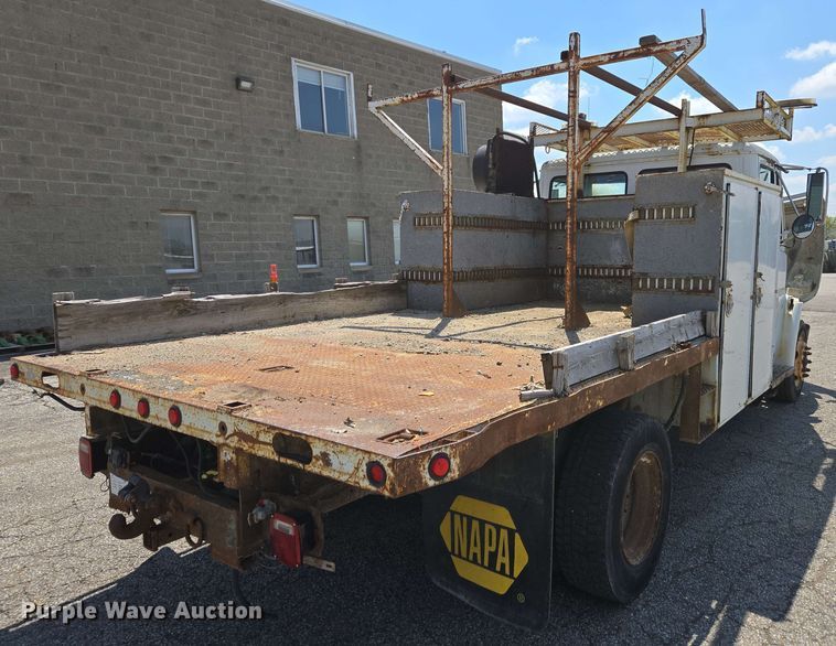 image for item EC4224 2002 Freightliner FL60 flatbed truck