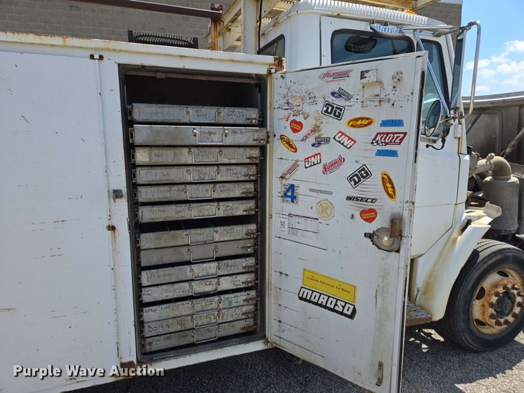 image for item EC4224 2002 Freightliner FL60 flatbed truck