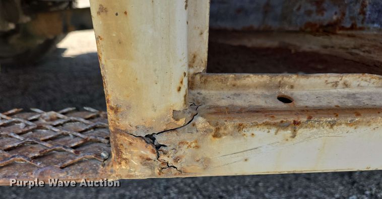 image for item EC4224 2002 Freightliner FL60 flatbed truck