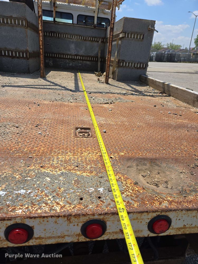 image for item EC4224 2002 Freightliner FL60 flatbed truck