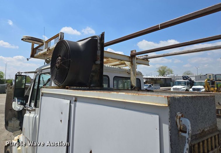 image for item EC4224 2002 Freightliner FL60 flatbed truck