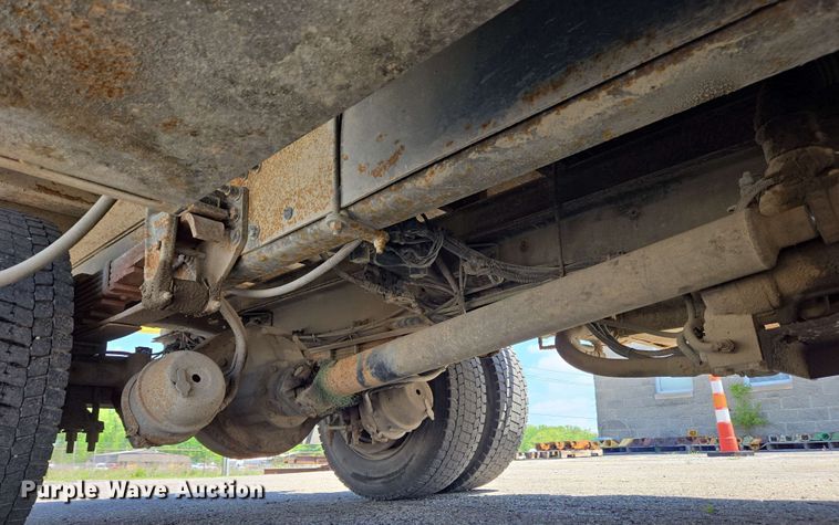 image for item EC4224 2002 Freightliner FL60 flatbed truck