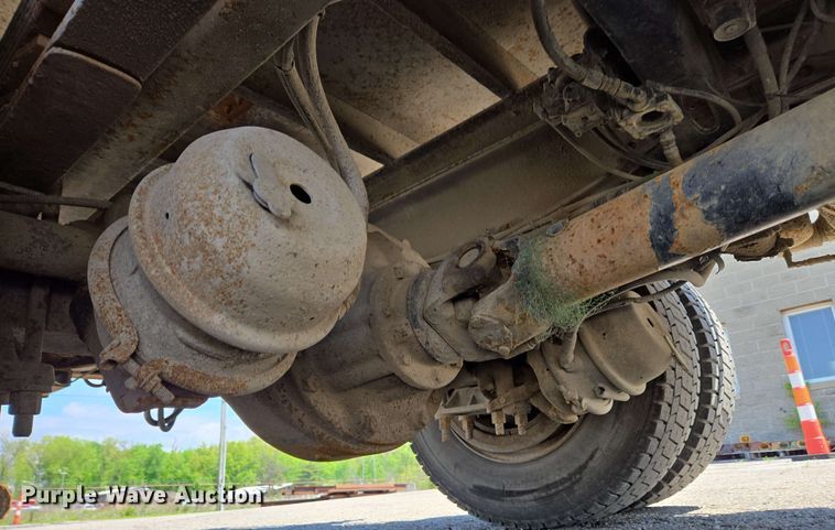 image for item EC4224 2002 Freightliner FL60 flatbed truck