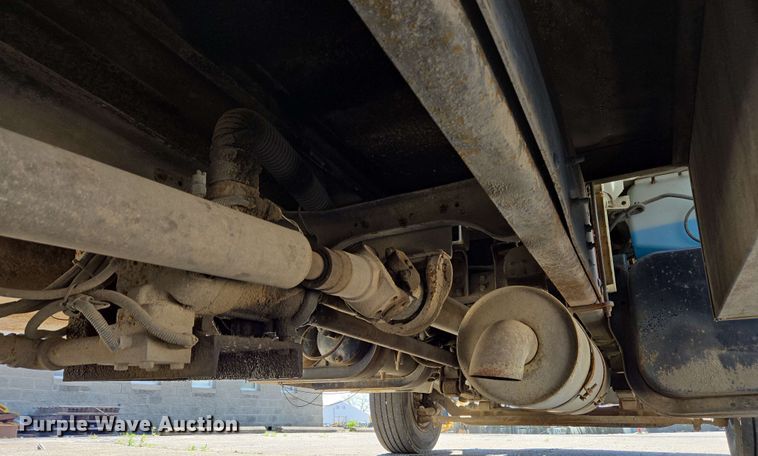 image for item EC4224 2002 Freightliner FL60 flatbed truck