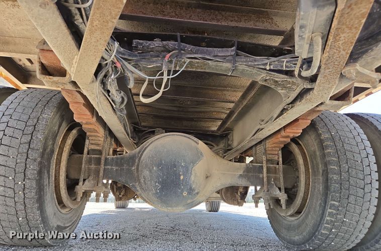 image for item EC4224 2002 Freightliner FL60 flatbed truck