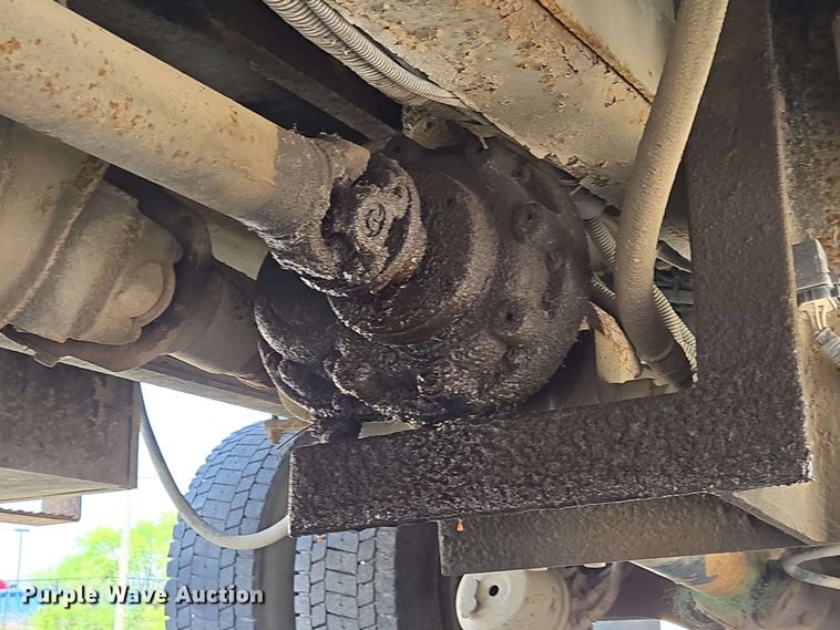 image for item EC4224 2002 Freightliner FL60 flatbed truck