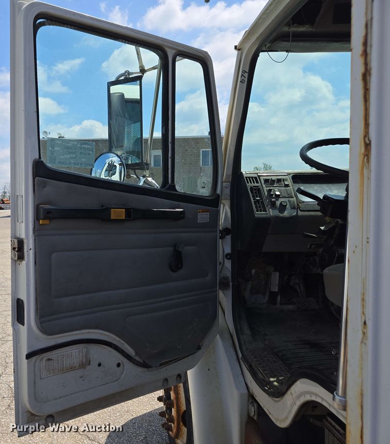 image for item EC4224 2002 Freightliner FL60 flatbed truck