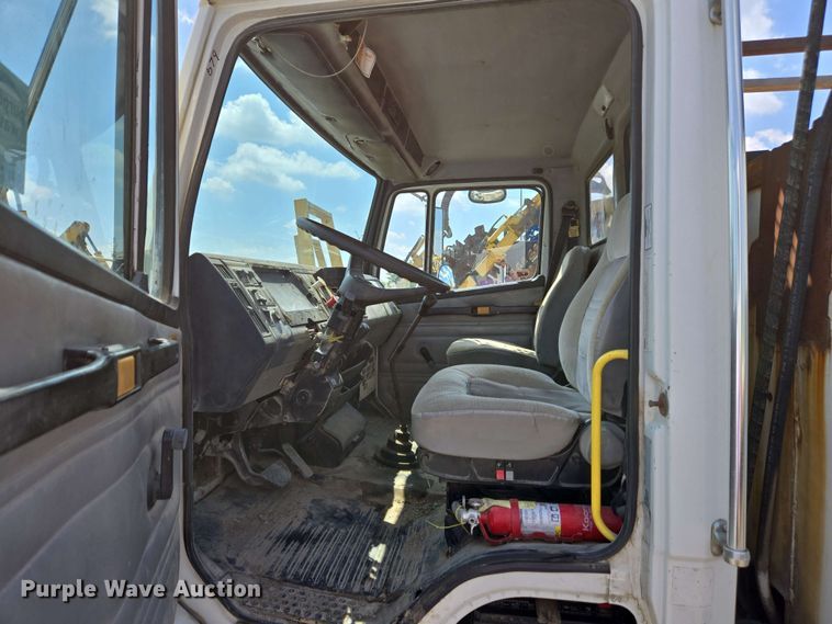 image for item EC4224 2002 Freightliner FL60 flatbed truck