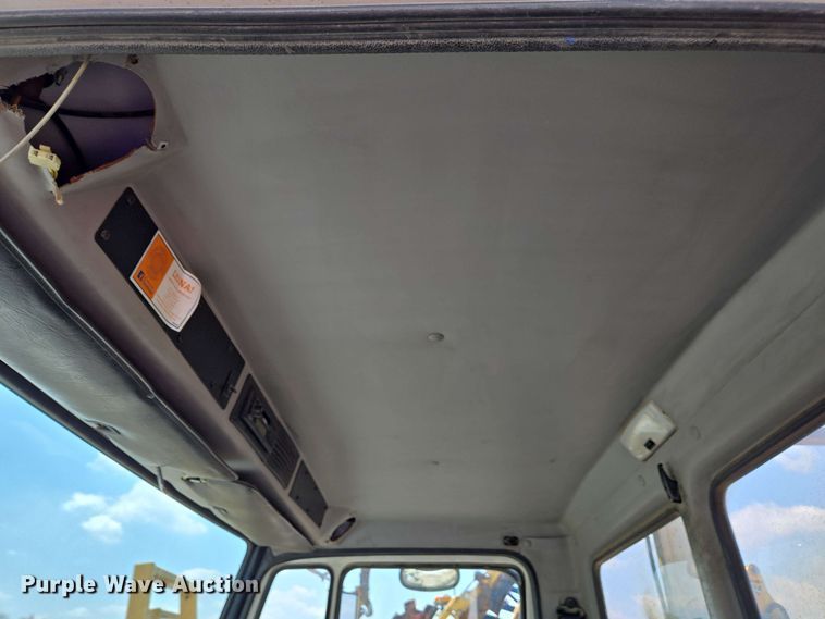 image for item EC4224 2002 Freightliner FL60 flatbed truck