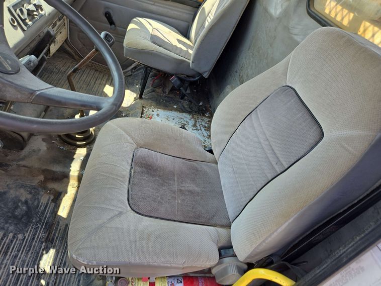 image for item EC4224 2002 Freightliner FL60 flatbed truck