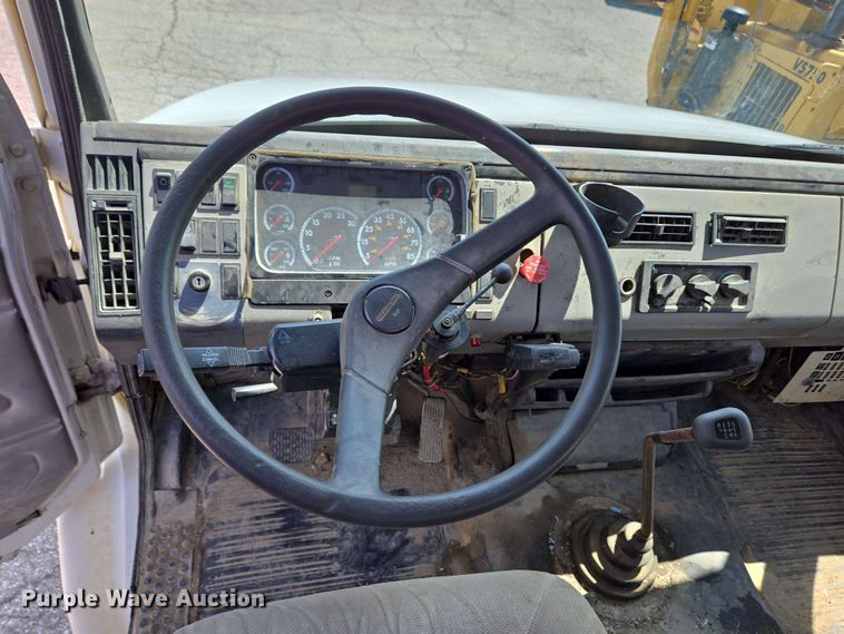 image for item EC4224 2002 Freightliner FL60 flatbed truck