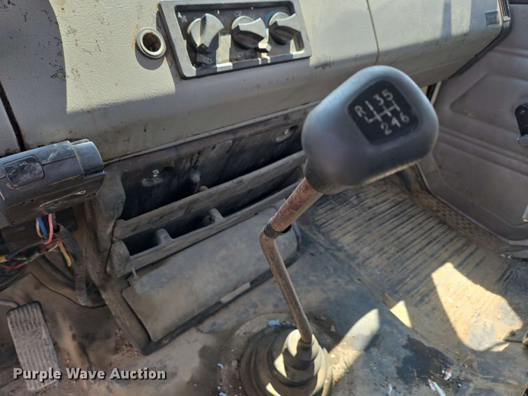 image for item EC4224 2002 Freightliner FL60 flatbed truck