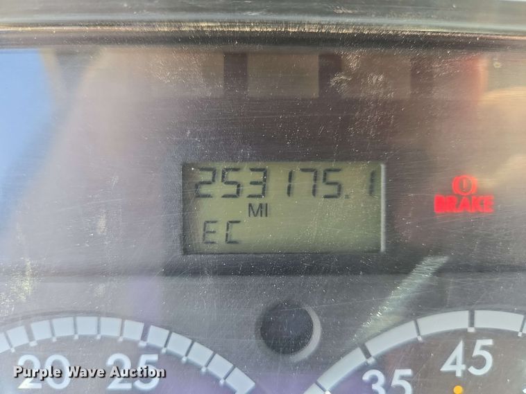 image for item EC4224 2002 Freightliner FL60 flatbed truck