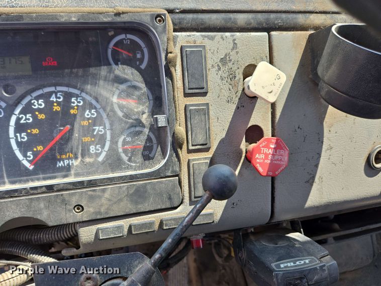 image for item EC4224 2002 Freightliner FL60 flatbed truck