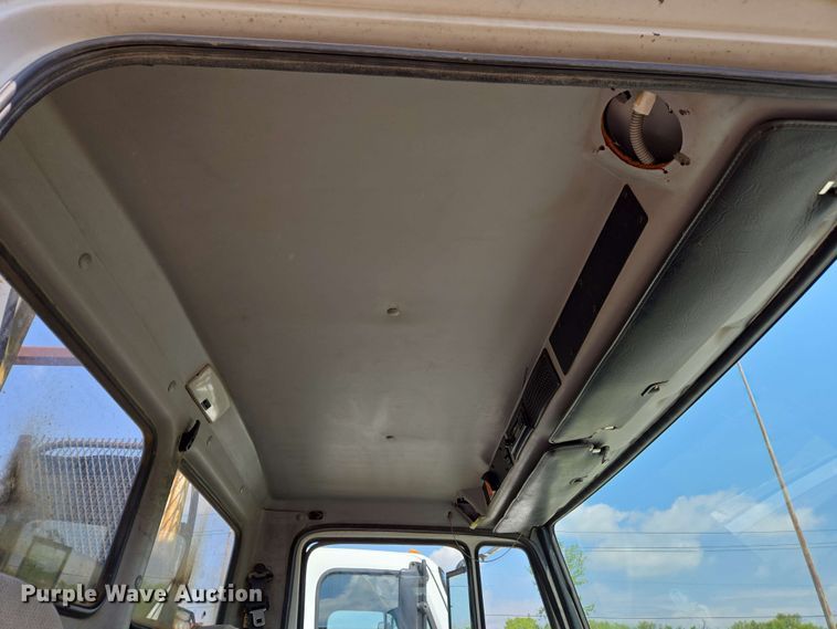 image for item EC4224 2002 Freightliner FL60 flatbed truck