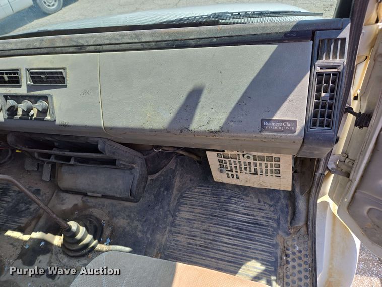 image for item EC4224 2002 Freightliner FL60 flatbed truck