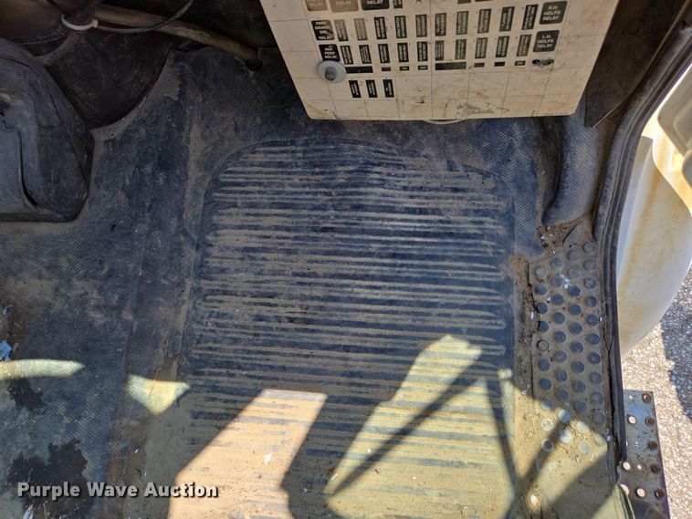 image for item EC4224 2002 Freightliner FL60 flatbed truck