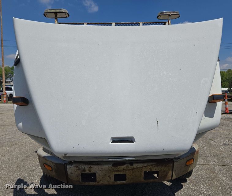 image for item EC4224 2002 Freightliner FL60 flatbed truck