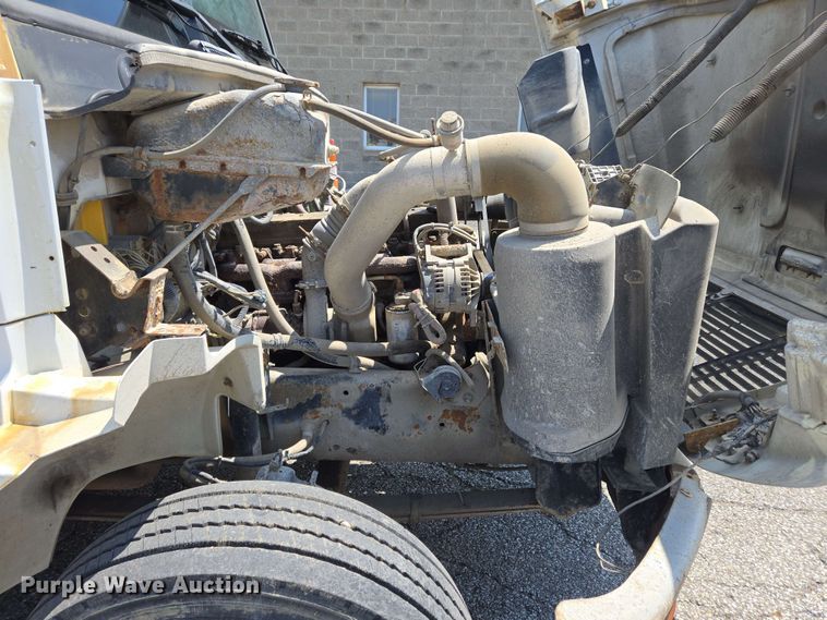 image for item EC4224 2002 Freightliner FL60 flatbed truck