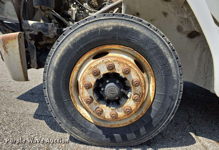 image for item EC4224 2002 Freightliner FL60 flatbed truck