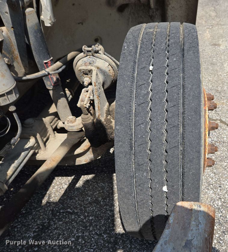 image for item EC4224 2002 Freightliner FL60 flatbed truck