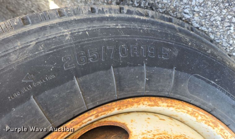 image for item EC4224 2002 Freightliner FL60 flatbed truck