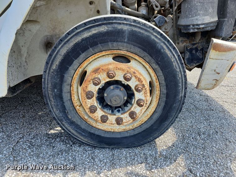 image for item EC4224 2002 Freightliner FL60 flatbed truck