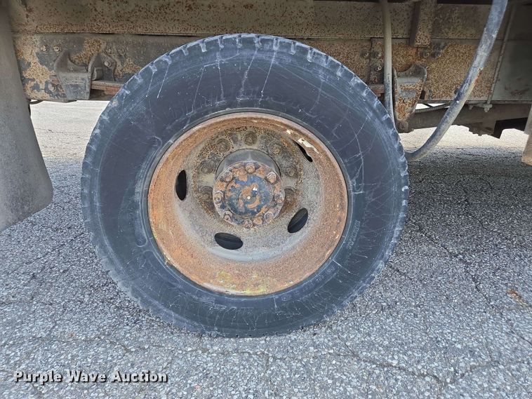 image for item EC4224 2002 Freightliner FL60 flatbed truck