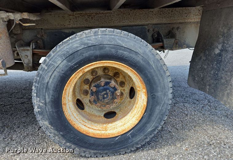 image for item EC4224 2002 Freightliner FL60 flatbed truck