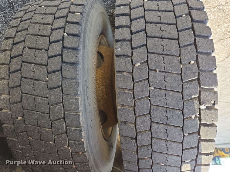 image for item EC4224 2002 Freightliner FL60 flatbed truck