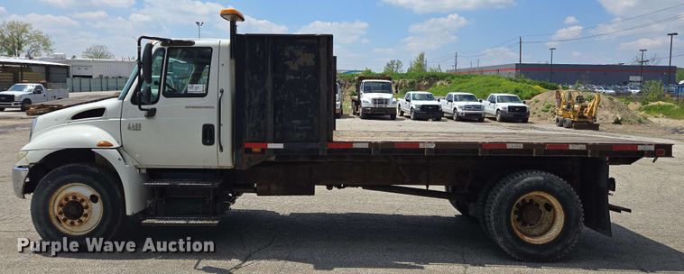image for item EC4229 2006 International 4300 flatbed truck