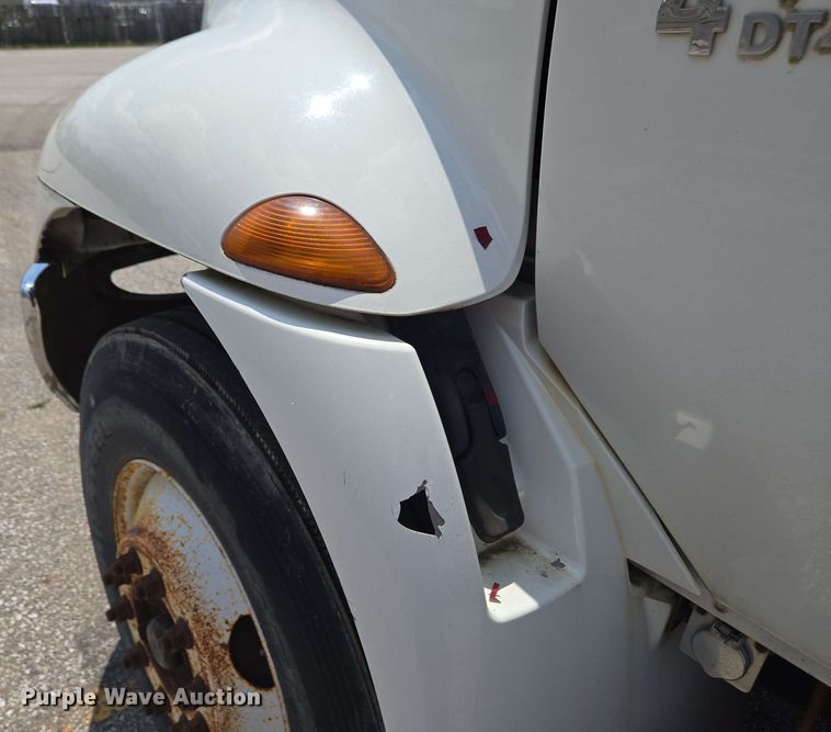 image for item EC4229 2006 International 4300 flatbed truck