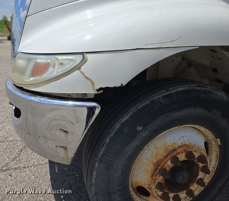 image for item EC4229 2006 International 4300 flatbed truck