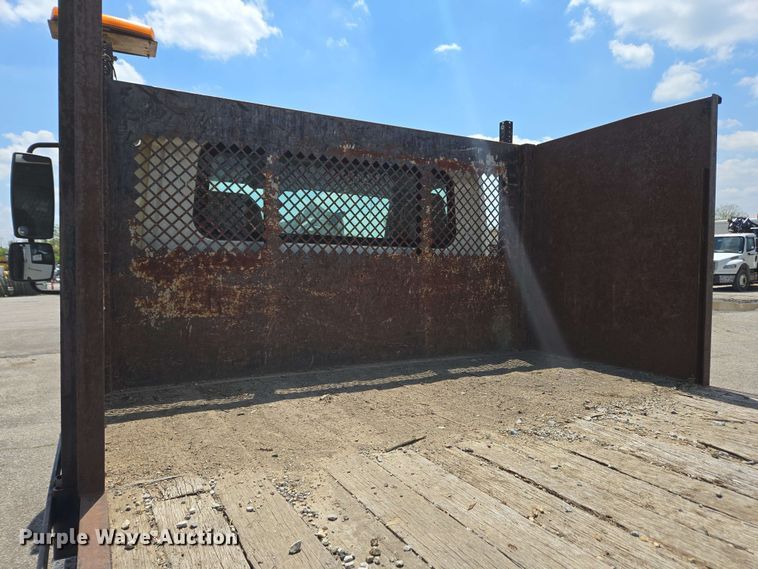 image for item EC4229 2006 International 4300 flatbed truck