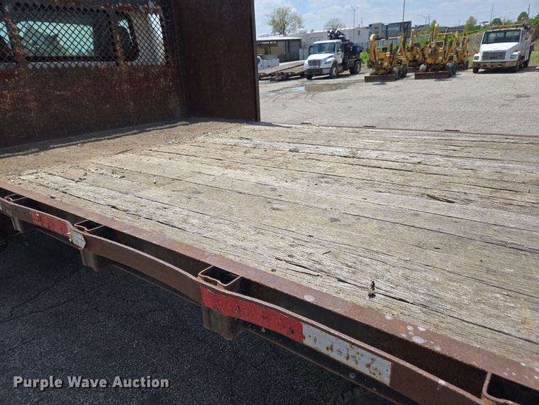 image for item EC4229 2006 International 4300 flatbed truck