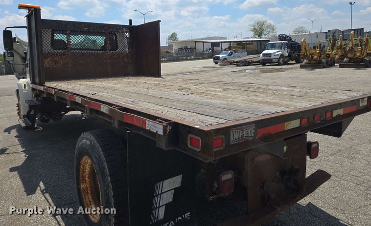 image for item EC4229 2006 International 4300 flatbed truck