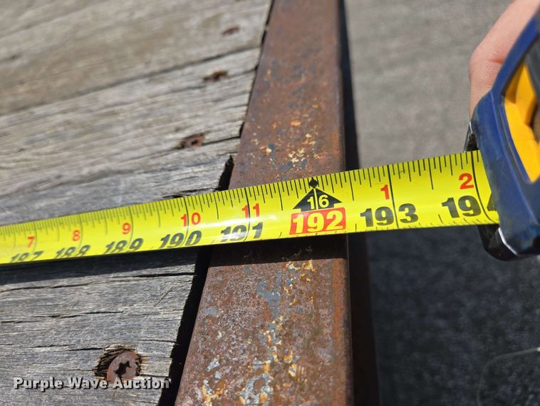 image for item EC4229 2006 International 4300 flatbed truck