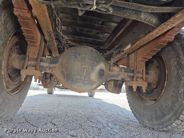 image for item EC4229 2006 International 4300 flatbed truck