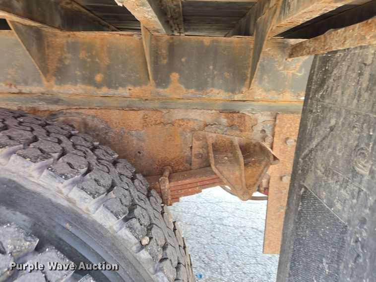 image for item EC4229 2006 International 4300 flatbed truck