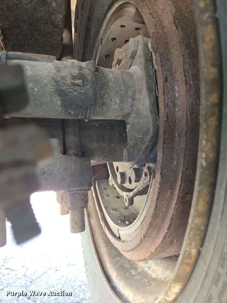 image for item EC4229 2006 International 4300 flatbed truck