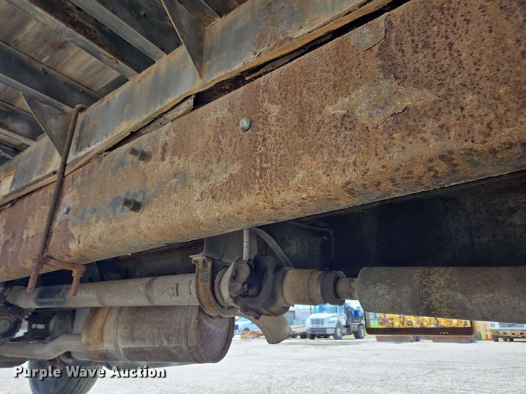 image for item EC4229 2006 International 4300 flatbed truck